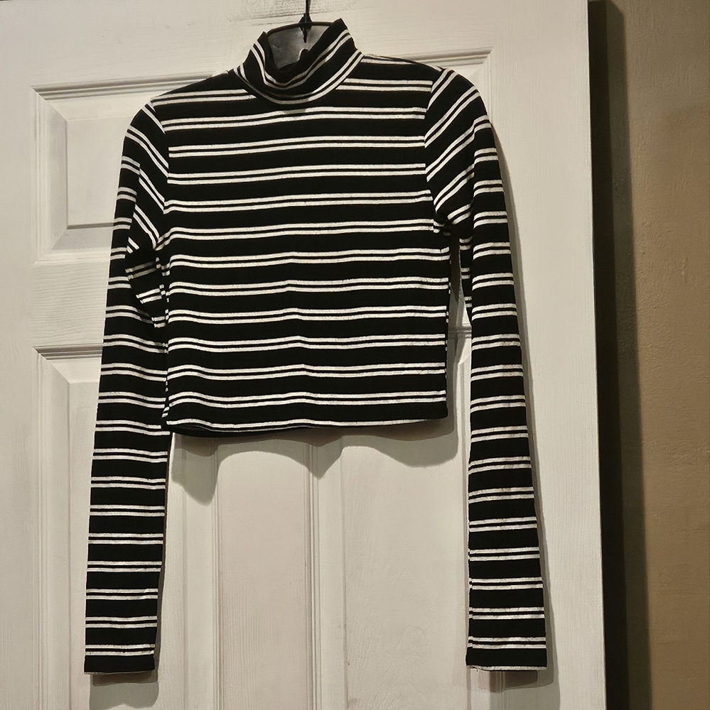 FOREVER 21 CROP TOP